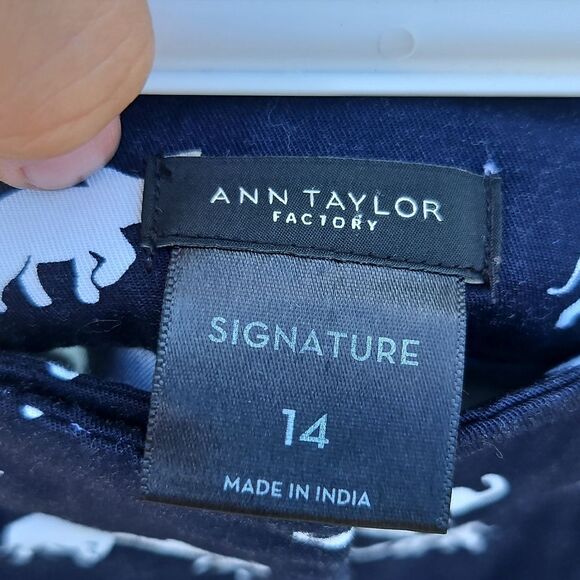 Ann Taylor Factory Signature Shorts Size 14 Elephant Print Navy Blue - Picture 3 of 4
